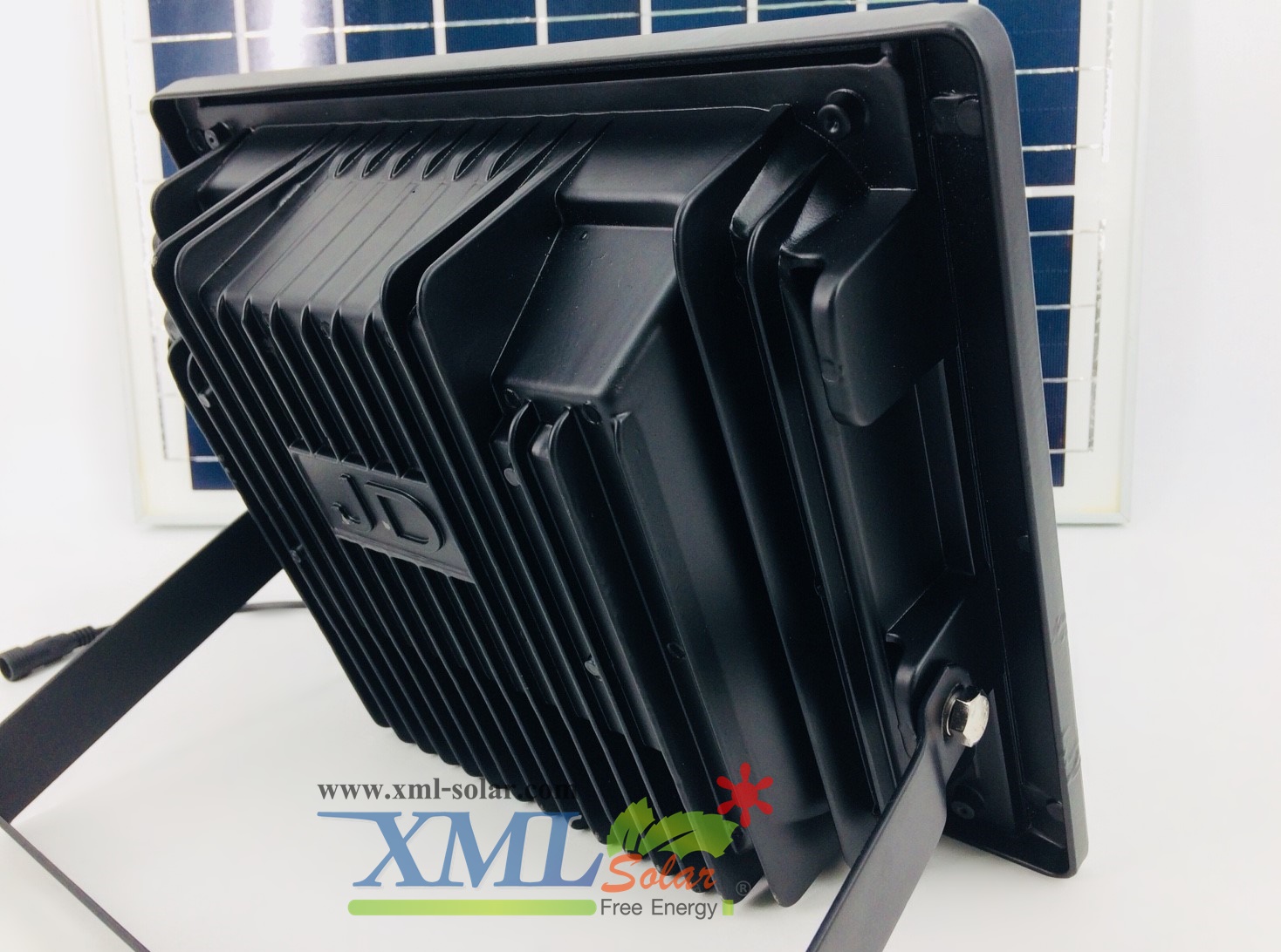 สปอร์ตไลท์โซล่าเซลล์ 100 W. รุ่นใหม่ JD8800L (แสง : เหลืองวอมไวท์)