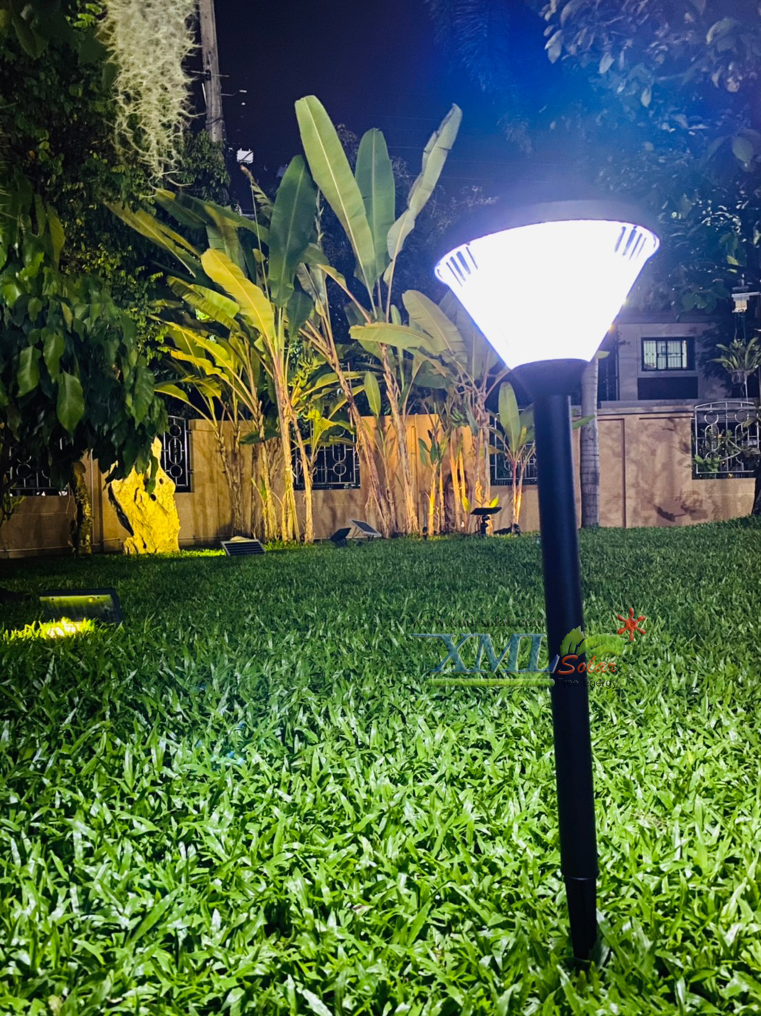 โคมไฟปักสนามโซล่าเซลล์ ทรงกรวย (แสง : ขาว)