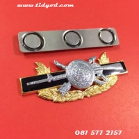 เข็มพิทักษ์เสรีชน ขาแม่เหล็ก ราคา 430 บาท