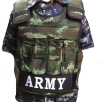 เสื้อเกราะลายพราง ราคา 700 บาท