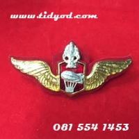 ปีกบอลลูนสีแดง ราคา 200 บาท