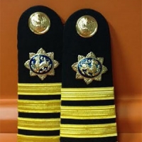 อินทรธนูผู้ใหญ่บ้าน ชุดขาว ราคา 350 บาท
