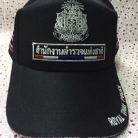 หมวกแก๊ปตำรวจ ภาษาไทย ขอบธงชาติ คา 270 บาท