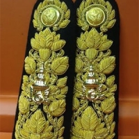 อินทรธนูผู้พิพากษาศาลแรงงาน พร้อมพิชัยมงกุฎ ราคา 1600 บาท
