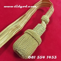 พู่ดิ้นทองยาวประมาณ ราคา 500 บาท