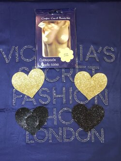 สติ๊กกเกอร์แปะจุกนม แบบเล่นแสง รูหัวใจ มีให้เลือก 2 สี ดำ ทอง 1 แพค มี 5 คู่ ราคาแพคละ 180 บาท