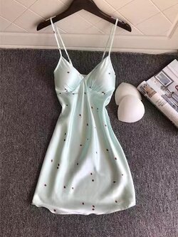 ชุดนอนเดรส สายเดี่ยวผ้าซาติน ใส่สบาย ไม่คัน ไม่อับชื้น มีฟองน้ำถอดออกได้ ฟรีไซส์ มีหลายลาย ราคาส่ง 3 ชิ้น คละแบบได้ ชุดละ 250 บาท