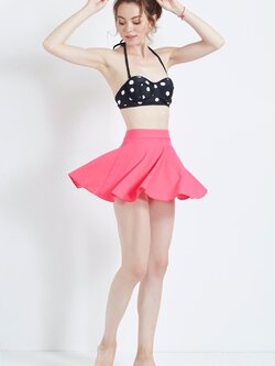 กระโปรงวายน้ำตัวเดียว ใส่แล้วดูดี ดุหุ่นเพรียว ด้านในเป็นกางเกงในช่วยเซฟกันโป๊ ฟรีไซส์ ราคาตัวละ 290 บาท