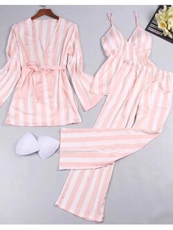 ชุดนอนผ้าซิลค์ซาติน เซ็ต 3 ชิ้น สายเดี่ยว เสื้อคลุม กางเกง จะใส่นอนก็สบายหรือจะใส่ไปปาร์ตี้ก็ได้ มี 3 สี กรม ชมพู เขียว ราคา ชุดละ