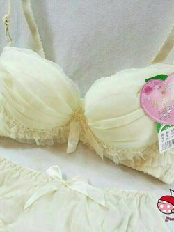 ชุดชั้นในงานเกาหลี มี 1 สี เหลือง มีไซส์ 32/70, 34/75 ราคาส่ง 3 ชิ้น (คละแบบได้) ราคาชุดละ 180 บาท