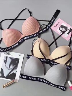 บราสายไขว้ งานไร้ขอบมีฟองน้ำเสริมในตัว รอบตัวเป็นยางยืด ใส่สบาย ฟรีไซส์ อก 32-38 มี 3 สี เทา ชมพู เนื้อ ราคาส่ง 3 ชิ้นคละแบบได้ ราคาตัวละ 150 บาท