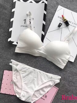 ชุดชั้นในไร้โครง เสริมฟองน้ำนุ่ม ใส่สบาย ใส่แล้วทรงสวย ไซส์ 32/70,34/75,36/80 มี 4 สี ดำ ขาว โอรส บานเย็น ราคาส่ง 3 ชิ้น (คละแบบได้) ราคาชุดละ 200 บาท