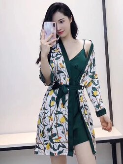 ชุดนอนเดรส พร้อมเสื้อคลุมเข้าชุด ผ้าซิลค์ซาติน เนื้อนิ่ม ใส่สบาย ใส่แล้วไม่ร้อน ฟรีไซส์ ราคาส่ง 3 ชิ้น คละแบบได้ทั้งร้าน ชุดละ 550 บาท