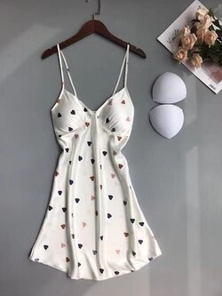 ชุดนอนเดรส สายเดี่ยวผ้าซาติน ใส่สบาย ไม่คัน ไม่อับชื้น มีฟองน้ำถอดออกได้ ฟรีไซส์ มีหลายลาย ราคาส่ง 3 ชิ้น คละแบบได้ ชุดละ 250 บาท