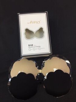 ซิลิโคนแปะจุกนมตะขอหน้า ช่วยดึงให้หน้าอกชิด เจลกาวอย่างดีติดทนนานใส่ลงน้ำได้ (ใช้ซ้ำได้หลายครั้ง) มี 2 สี ดำ เนื้อ ราคาคู่ละ 200 บาท