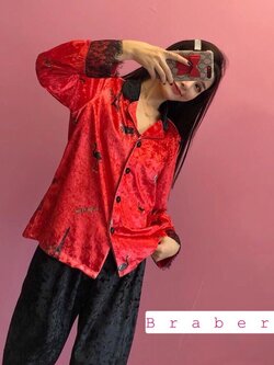 ชุดนอนกำมะหยี่ เนื้อนุ่มพริ้วบางเบา สวมใส่สบายไม่คัน ดีไซน์เรียบหรูซ่อนหวาน ใสนอนก็ได้หรือจะใส่เที่ียวก็ดูดี สั่งสินค้าครบ3ชิ้นคละแบบได้ ชุดละ 990 บาท