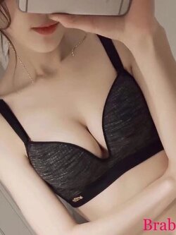 ชุดชั้นในอกใหญ่ ไร้โครง เสริมฟองน้ำนุ่ม ใส่สบาย เก็บเนื้อด้านข้างได้เรียบเนียน ไซด์ 32 34 36 มี 3 สี ดำ เทา โอรส ราคาชุดละ 350 บาท