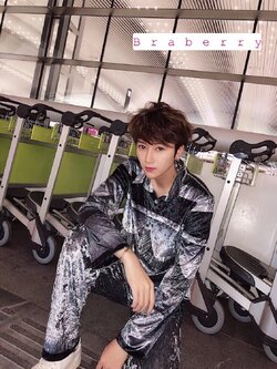 ชุดนอนกำมะหยี่ เนื้อนุ่มพริ้วบางเบา สวมใส่สบายไม่คัน ดีไซน์เรียบหรูซ่อนหวาน ใสนอนก็ได้หรือจะใส่เที่ียวก็ดูดี สั่งสินค้าครบ3ชิ้นคละแบบได้ ชุดละ 990 บาท