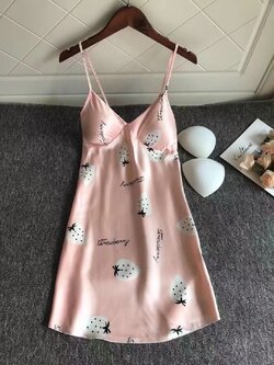 ชุดนอนเดรส สายเดี่ยวผ้าซาติน ใส่สบาย ไม่คัน ไม่อับชื้น มีฟองน้ำถอดออกได้ ฟรีไซส์ มีหลายลาย ราคาส่ง 3 ชิ้น คละแบบได้ ชุดละ 250 บาท