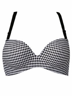 บราสายไขว้หลังลูกไม้ เป็นงานไร้ตะเข็บ ด้านหลังเป็นสายลูกไม้ size 32 34 36 38 ราคาโปรโมชั่น ลดพิเศษ ตัวละ 250 บาทเท่านั้น