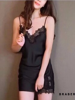 ชุดนอนสายเดี่ยวผ้าซิลค์ซาติน คอวีแต่งลูกไม้เนื้อนิ่มใส่สบายไม่คัน มีฟองน้ำถอดออกได้ มี 4 สี ดำ เทา แดง เนื้อ ราคาส่ง 3 ชิ้น คละแบบได้ชุดละ 350 บาท