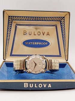 นาฬิกาเก่า BULOVA ไขลานสองเข็มครึ่ง พร้อมกล่อง