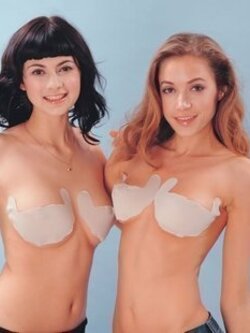 สติ๊กเกอร์บราแปะดึงหน้าอกไม่ให้หย่อนคล้อย ช่วยพยุงหน้าอกได้เป็นอย่างดี 1 แพค มี 6 คู่ ราคาส่ง 3 ชิ้นคละกับแบบอื่นได้ ราคาแพ็คละ 180 บาท