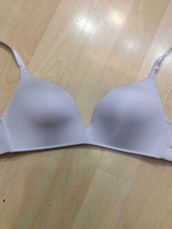 ยูนิโคล่บรา บราไร้โครงเนื้อนุ่มบางเบา ใส่สบาย กระชับเรียบเนียน มี 7 สี Size 32,34,36,38 ราคาส่ง 3 ชิ้นคละแบบได้ ตัวละ 300 บาท