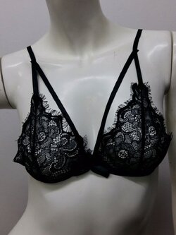 บราลูกไม้ ไม่มีโครง เนื้อนิ่ม ใส่สบาย ไม่คัน ฟรีไซส์ มี 2 สี ขาว ดำ ราคาส่ง 3 ชิ้นคละแบบได้ ราคาตัวละ 120 บาท