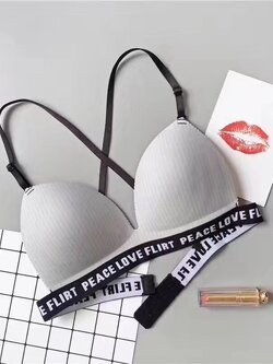 บราสายไขว้ งานไร้ขอบมีฟองน้ำเสริมในตัว รอบตัวเป็นยางยืด ใส่สบาย ฟรีไซส์ อก 32-38 มี 3 สี เทา ชมพู เนื้อ ราคาส่ง 3 ชิ้นคละแบบได้ ราคาตัวละ 150 บาท