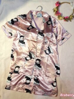 ชุดนอนผ้าซาตินแขนสั้น กางเกงขาสั้น เนื้อผ้าดีทิ้งตัวสวย หลับสบายตลอดคืน ราคาโปรโมชั่น ชุดละ 250 บาท