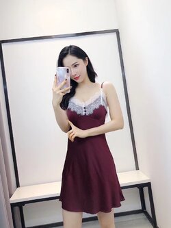 ชุดนอนเดรส สายเดี่ยวผ้าซาติน ใส่สบาย ระบายลูกไม้ขาว เนื้อนิ่ม ไม่คัน มีฟองน้ำถอดออกได้ ฟรีไซส์ มี 5 สี ราคาส่ง 3 ชิ้น คละแบบได้ ชุดละ 250 บาท