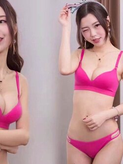 ชุดชั้นในไร้โครง เสริมฟองน้ำนุ่ม ใส่สบาย ใส่แล้วทรงสวย ไซส์ 32/70,34/75,36/80 มี 4 สี ดำ ขาว โอรส บานเย็น ราคาส่ง 3 ชิ้น (คละแบบได้) ราคาชุดละ 200 บาท