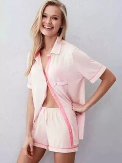 ชุดนอนผ้า โมดอล เนื้อผ้านิ่ม ใส่สบาย ฟรีไซส์ มี 2 สี ดำ โอรส ราคาส่ง 3 ชิ้น คละแบบได้ชุดละ 590 บาท