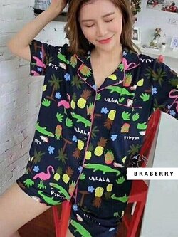 ชุดนอนผ้าซาตินแขนสั้น กางเกงขาสั้น เนื้อผ้าดีทิ้งตัวสวย หลับสบายตลอดคืน ราคาโปรโมชั่น ชุดละ 250 บาท