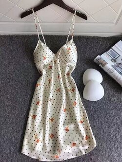 ชุดนอนเดรส สายเดี่ยวผ้าซาติน ใส่สบาย ไม่คัน ไม่อับชื้น มีฟองน้ำถอดออกได้ ฟรีไซส์ มีหลายลาย ราคาส่ง 3 ชิ้น คละแบบได้ ชุดละ 250 บาท