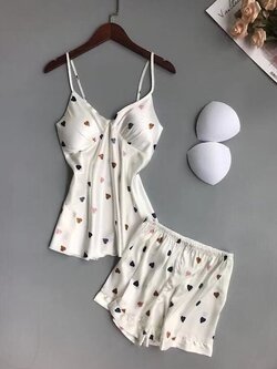 ชุดนอนผ้าซาติน เสื้อสายเดี่ยว กางเกงขาสั้น เนื้อนิ่ม ใส่สบาย ไม่คัน มีฟองน้ำถอดออกได้ ฟรีไซส์ มีหลายลาย ราคาส่ง 3 ชิ้น คละแบบได้ ชุดละ 250 บาท