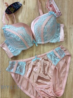 ชุดชั้นในญี่ปุ่น เสริมฟองน้ำ นิ่มใส่สบาย ใส่แล้วดูอึ๋มขึ้น มี 2 สี ชมพู เขียว size 32 34 ราคาส่ง 3 ชิ้น คละแบบได้ ชุดละ 230