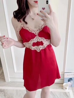 ชุดนอนเดรสสายเดี่ยวผ้าซาติน เนื้อนิ่ม ใส่สบาย ไม่ร้อน ไม่คัน มีฟองน้ำถอดออกได้ ฟรีไซส์ มี 3 สี ราคาส่ง 3 ชิ้น คละแบบได้ ชุดละ 290 บาท