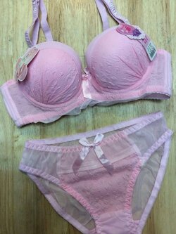 ชุดชั้นในงานเกาหลี มี 2 สี โอรส ชมพู มีไซส์ 32/70, 34/75 ราคาส่ง 3 ชิ้น (คละแบบได้) ราคาชุดละ 180 บาท