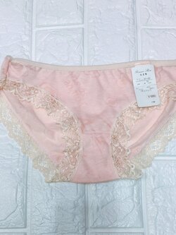 กางเกงในแฟชั่น เนื้อผ้าดี สวมใส่สบาย ไม่อับชื้น แห้งเร็ว ฟรีไซส์ ตัวละ 59 บาท 2 ตัว 100 บาท