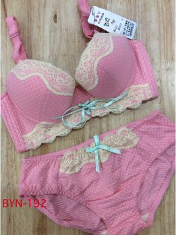 ชุดชั้นในญี่ปุ่น เสริมฟองน้ำ นิ่มใส่สบาย ใส่แล้วดูอึ๋มขึ้น มี 2 สี ชมพู เขียว size 32 34 ราคาส่ง 3 ชิ้น คละแบบได้ ชุดละ 230