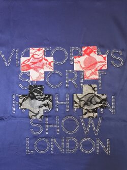 สติ๊กกเกอร์แปะจุกนม แบบเซ็กซี่เป็นแบบลูกไม้ มีสีแดงและสีดำ1 แพค มี 5 คู่ ราคาแพคละ 180 บาท