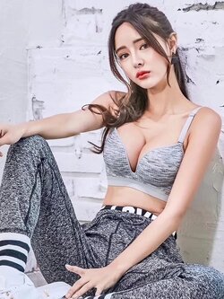 ชุดชั้นในอกใหญ่ไร้โครง เสริมฟองน้ำนุ่มช่วยดันอกชิด พร้อมกกน.เข้าชุด มี 4 สี ดำ เทา โอรส น้ำเงิน size 32,34,36 ราคาส่ง 3 ชิ้นคละแบบได้ ชุดละ 350บาท