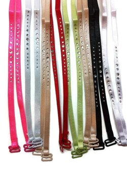 สายเสื้อในเส้นมีเพชร มีให้เลือกหลายสี ราคา คู่ละ 39 บาท