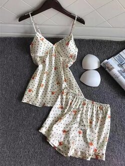 ชุดนอนผ้าซาติน เสื้อสายเดี่ยว กางเกงขาสั้น เนื้อนิ่ม ใส่สบาย ไม่คัน มีฟองน้ำถอดออกได้ ฟรีไซส์ มีหลายลาย ราคาส่ง 3 ชิ้น คละแบบได้ ชุดละ 250 บาท