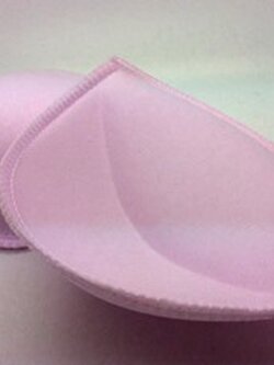 ฟองน้ำซุปเปอร์ดูม เป็นทรงสามเหลี่ยม ทำให้สาวๆ มีหน้าอกอึ๋มขึ้น สวยมากขึ้น คู่ละ 120 บาทค่ะ