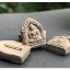 พระขุนแผนของขวัญ ด้านหลังฝังตะกรุดนะปัดตลอด (จารมือ)
