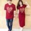 เสื้อยืดคู่ผ้ายืดทรงยาวสีแดง สกรีนสีเหลืองทองรูปหัวใจ