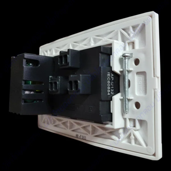 ปลั๊กไฟเต้ารับสากล(รองรับ150ประเทศทั่วโลก) + USB 2 ช่อง 2.1A ดีไซน์โค้งมน HACO image 2 ปลั๊กไฟเต้ารับสากล(รองรับ150ประเทศทั่วโลก) + USB 2 ช่อง 2.1A ดีไซน์โค้งมน HACO image 2
